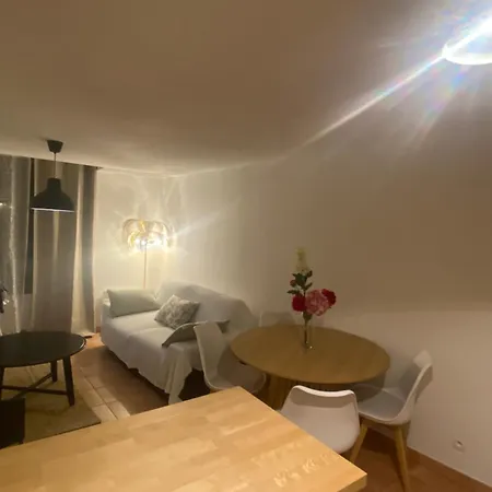 Apartman By Elodie T2 Cosy Vieux Hyeres-parcours Des Arts