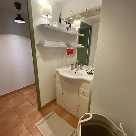 By Elodie T2 Cosy Vieux Hyeres-parcours Des Arts * Hyères