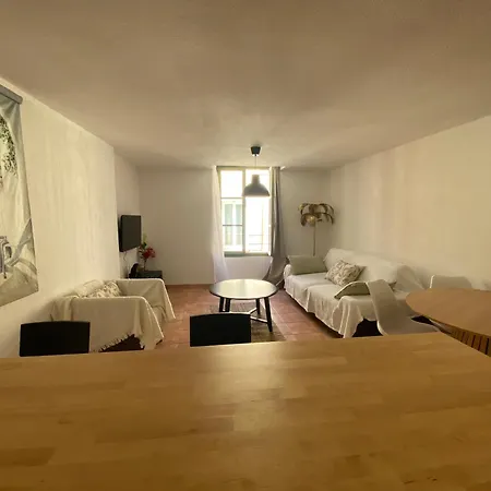 By Elodie T2 Cosy Vieux Hyeres-parcours Des Arts Apartman Hyères